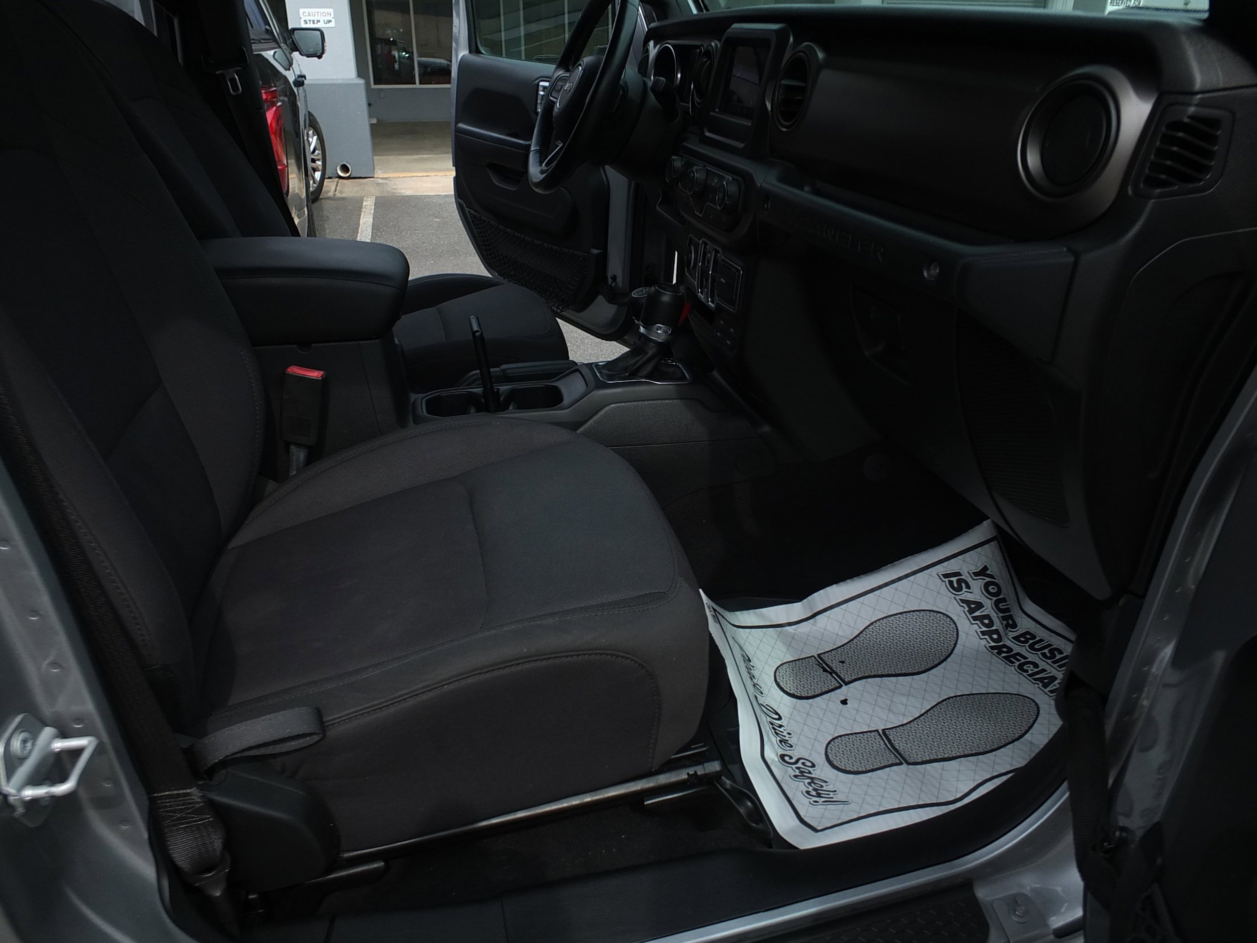 Used 2018 Jeep Wrangler Unlimited Sport S AWD/4WD image 14