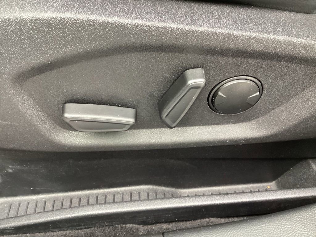 Used 2024 Ford Edge SEL image 17