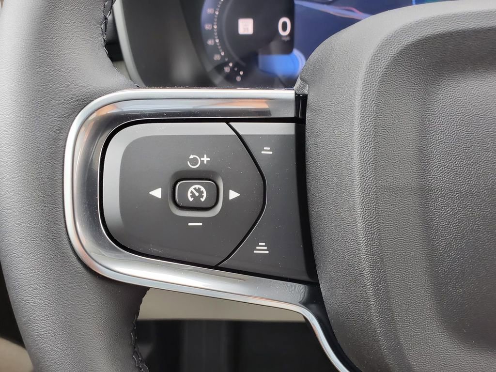 New 2026 Volvo XC40 B4 Plus w/ Protection Package Premier FWD image 6