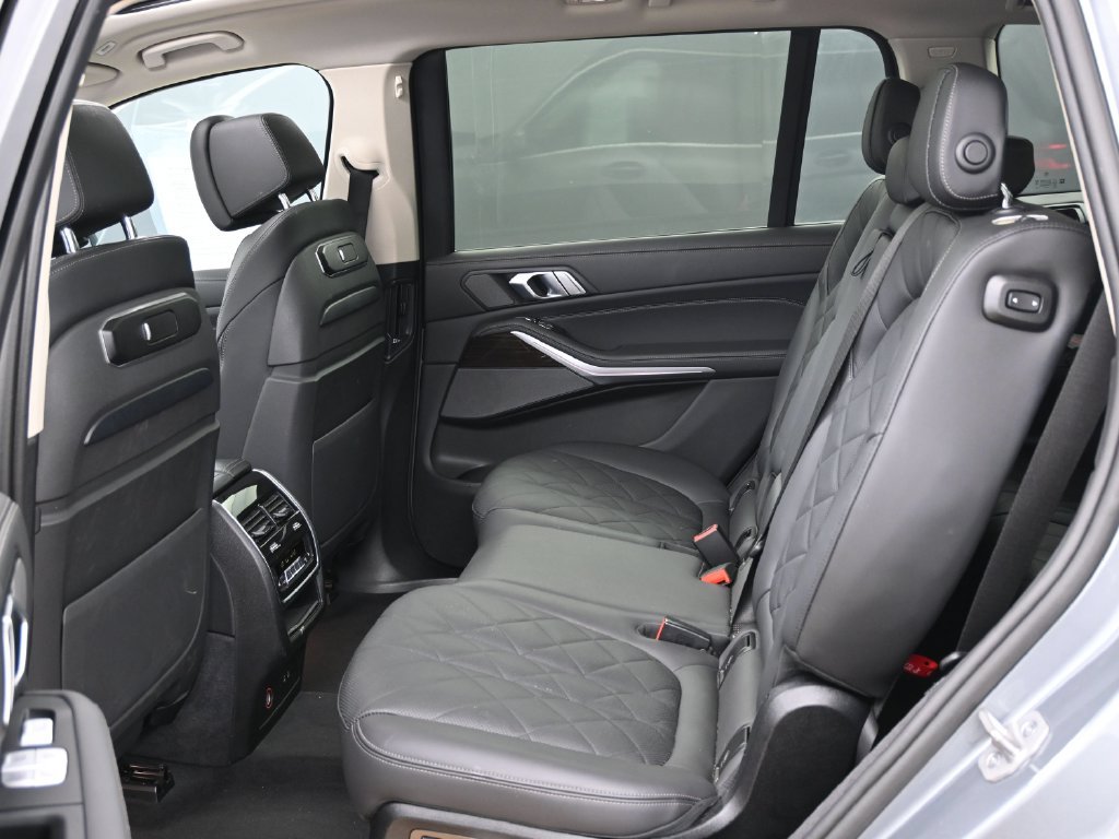 Used 2025 BMW X7 xDrive40i AWD/4WD image 26