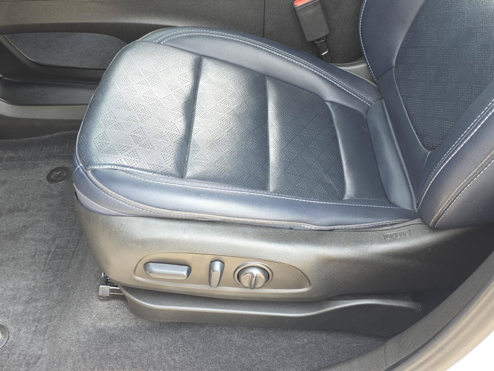 Used 2023 Chevrolet Bolt EUV Premier w/ Sun & Sound Package FWD image 13
