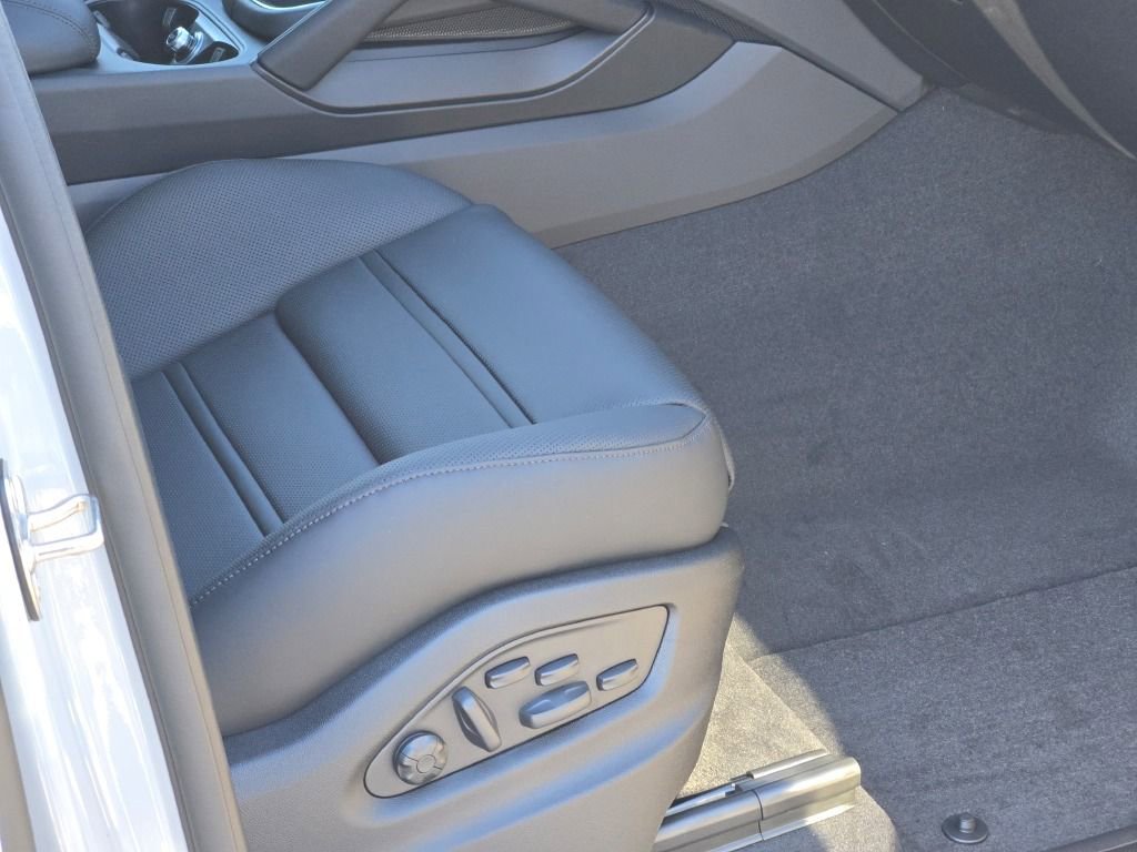 New 2026 Porsche Cayenne GTS image 36