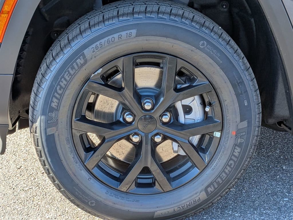 New 2025 Jeep Grand Cherokee L Altitude image 12