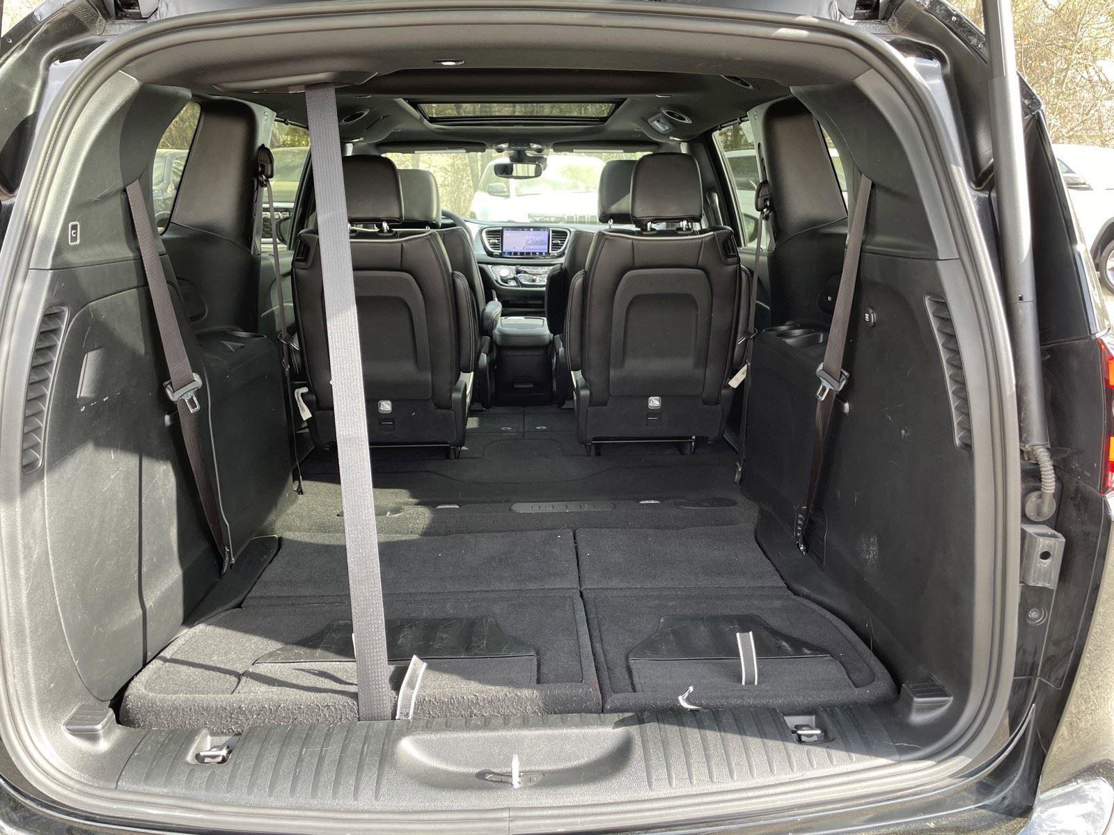 Certified 2025 Chrysler Pacifica Limited image 45