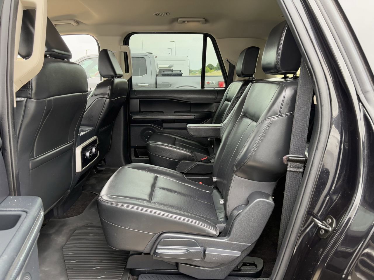 Used 2022 Ford Expedition Max XLT image 27