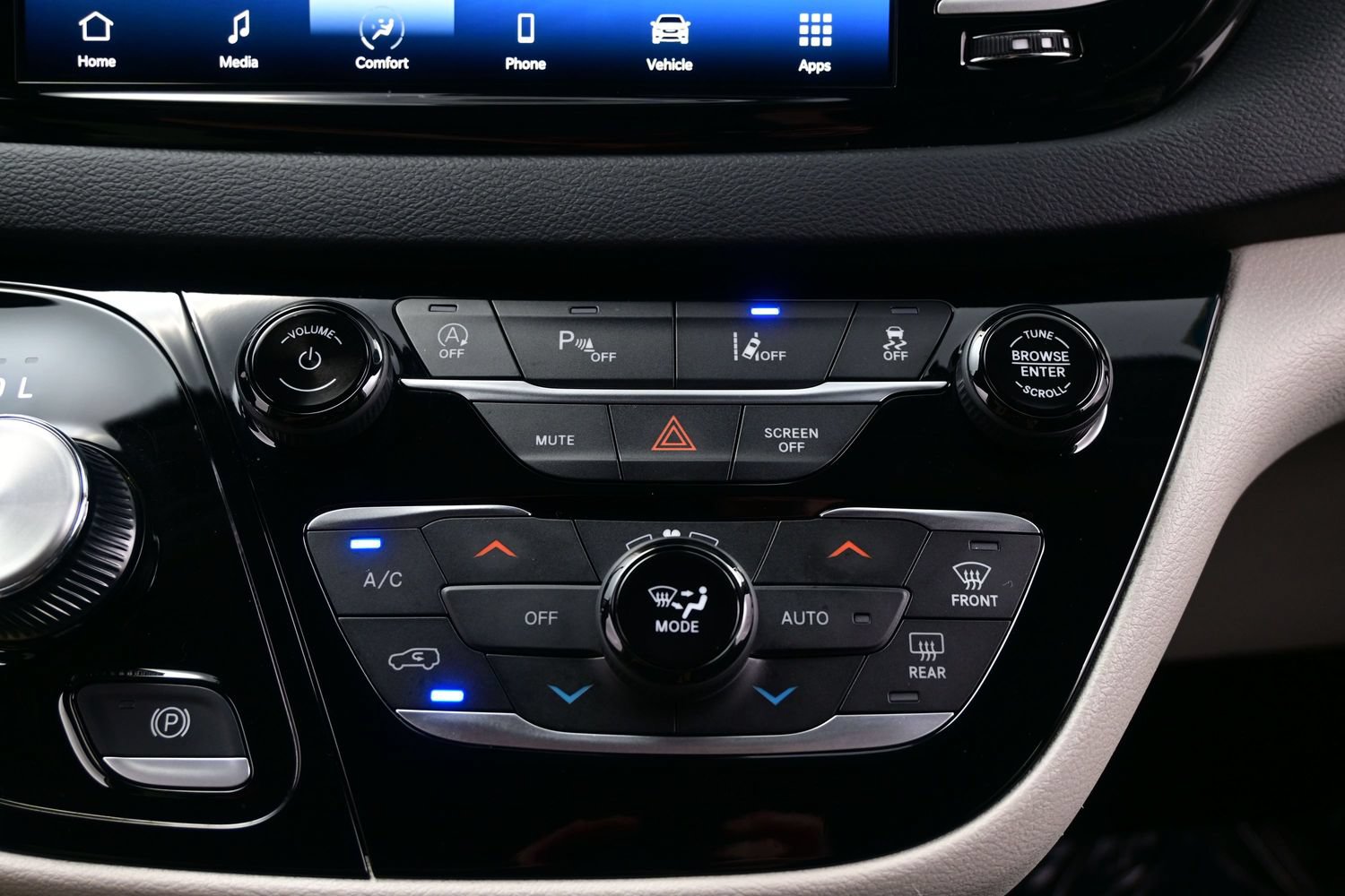Used 2023 Chrysler Pacifica Touring-L FWD image 24
