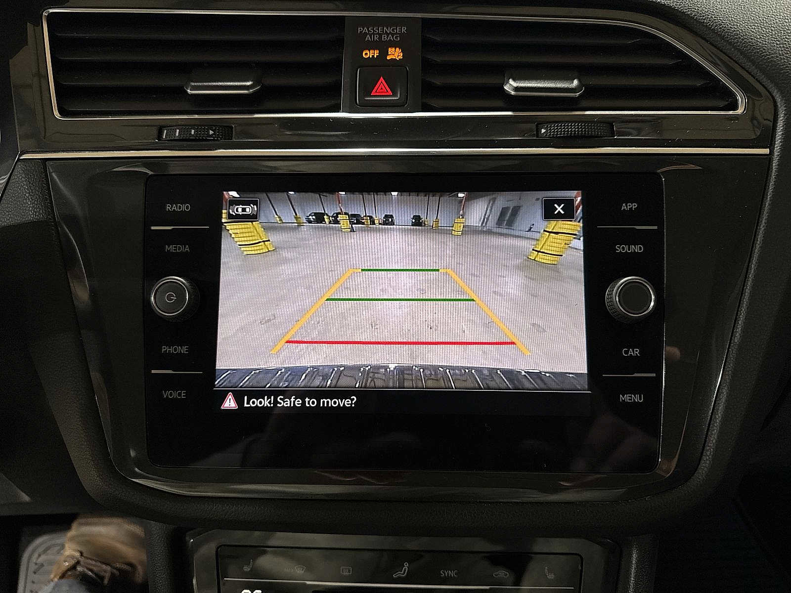 Used 2022 Volkswagen Tiguan SE image 25