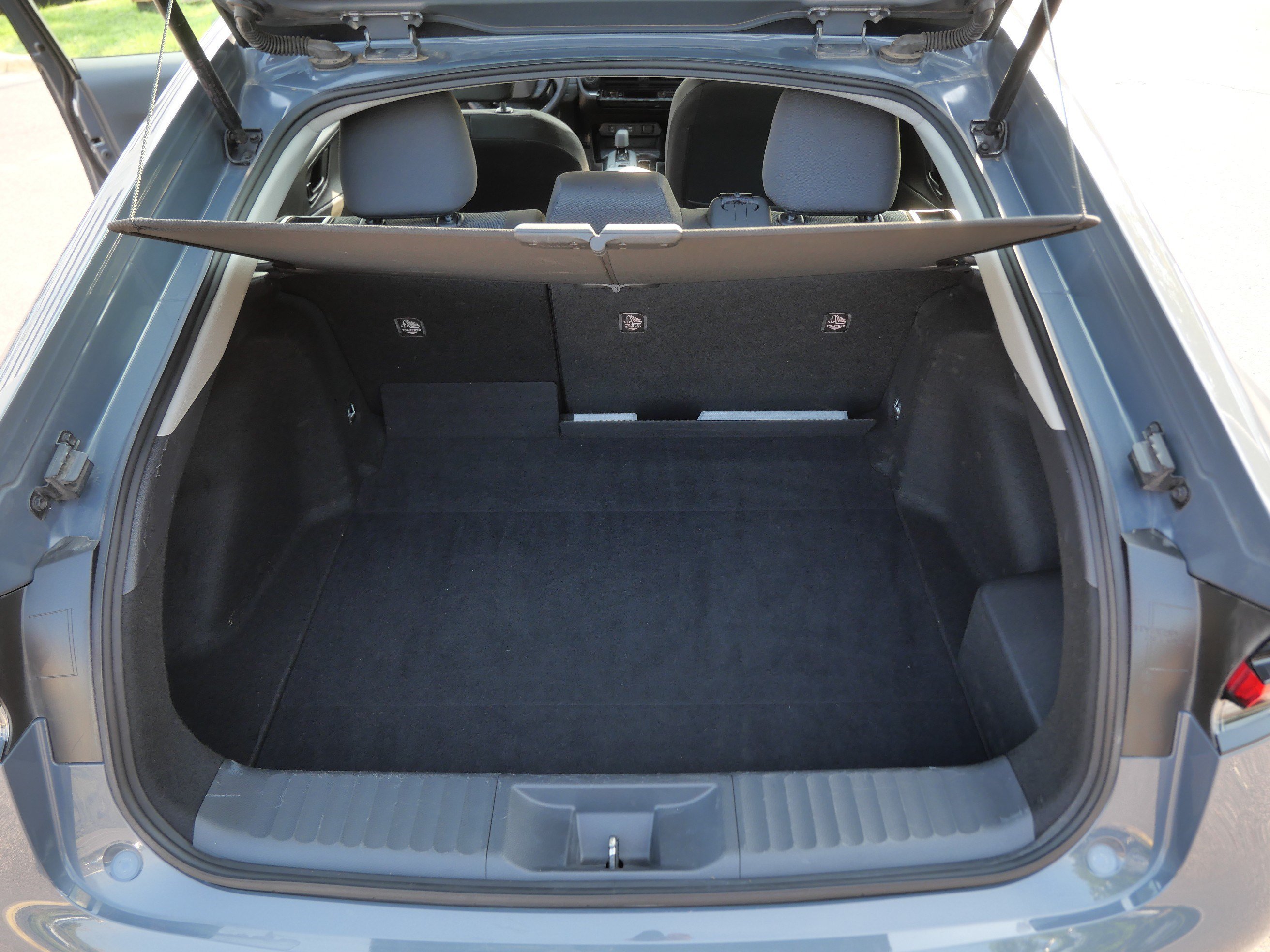 Certified 2025 Toyota Prius LE FWD image 19
