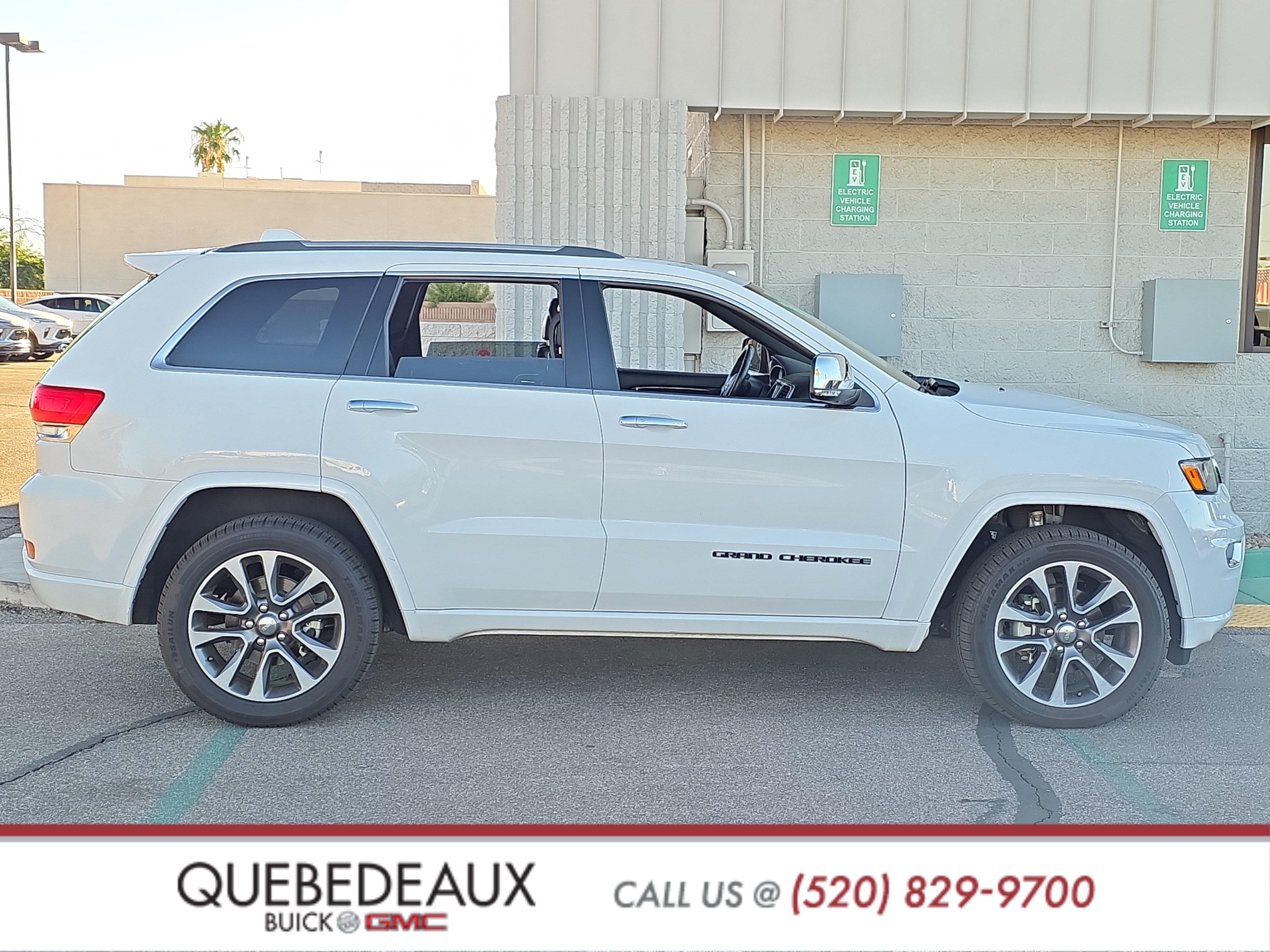 Used 2018 Jeep Grand Cherokee Overland AWD/4WD image 8