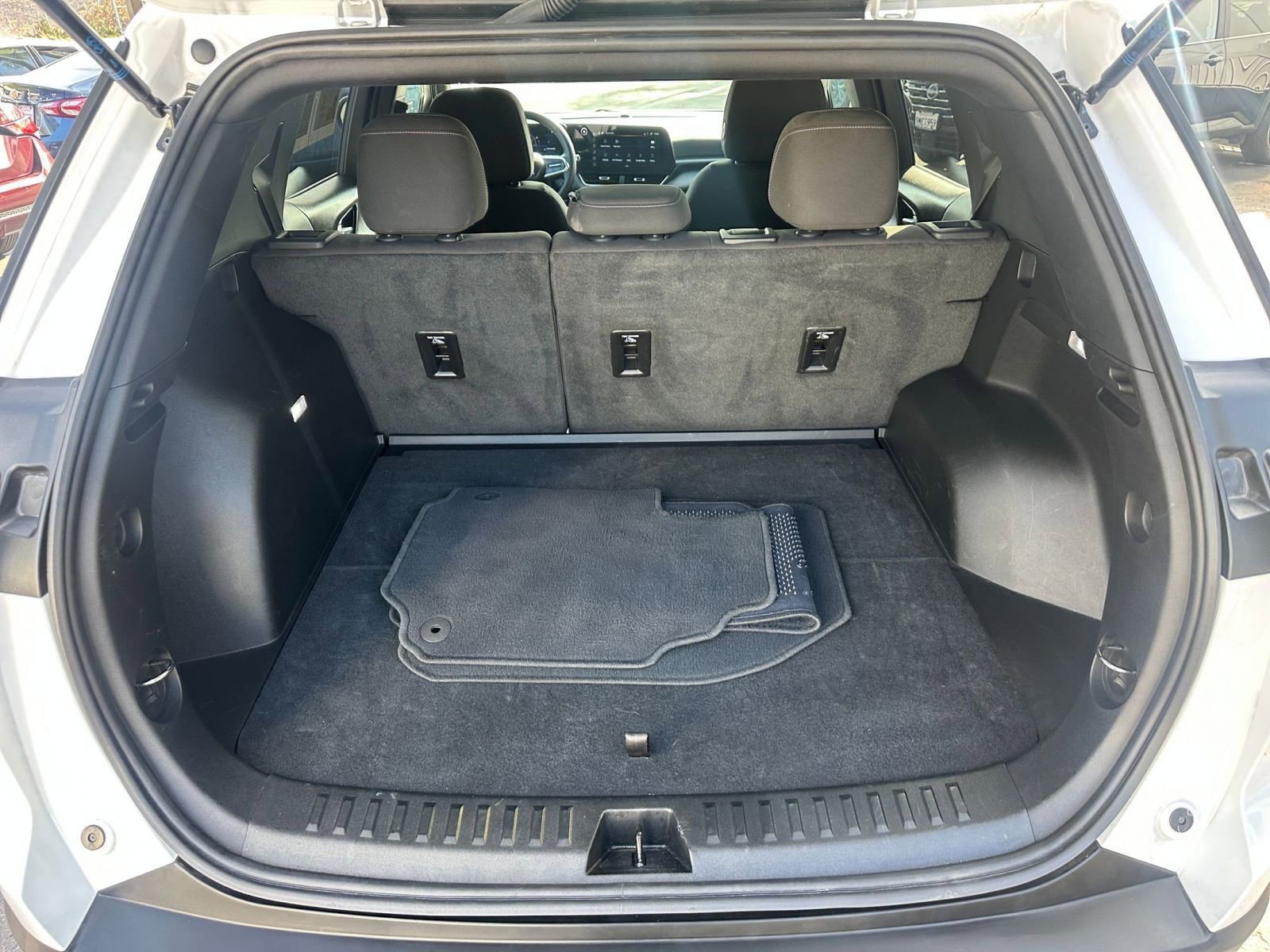 Used 2025 Chevrolet Equinox LT image 30