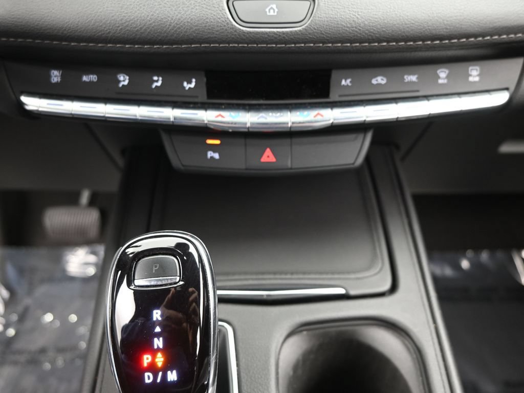Used 2022 Cadillac XT4 Premium Luxury w/ Safety Alert Package AWD/4WD image 23