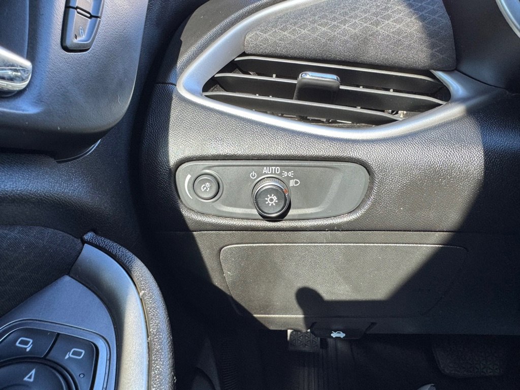 Used 2019 Chevrolet Malibu LS image 19