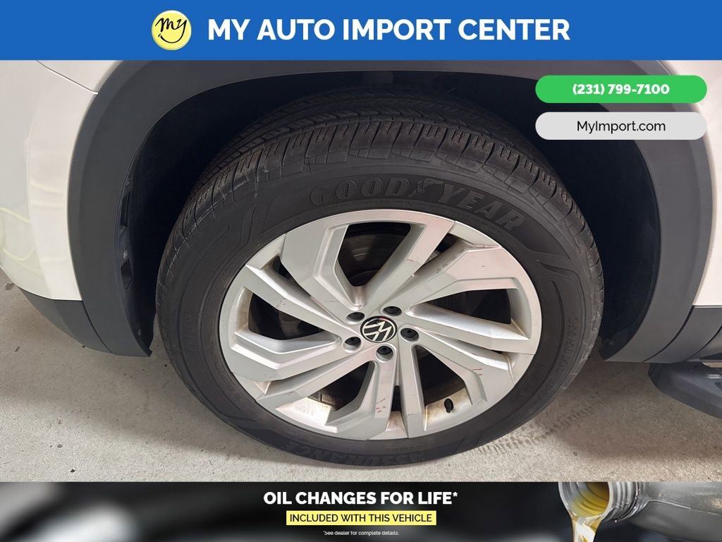 Used 2020 Volkswagen Atlas Cross Sport SE w/ Towing Package image 9