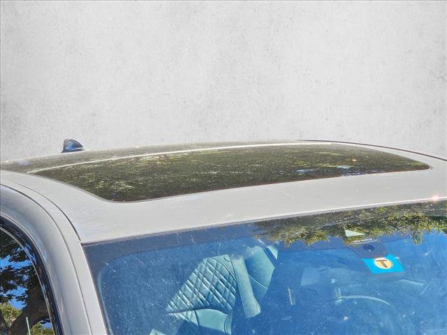 Used 2022 BMW 740i w/ M Sport Package image 4