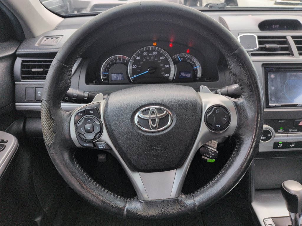 Used 2014 Toyota Camry SE w/ Moonroof Package FWD image 15