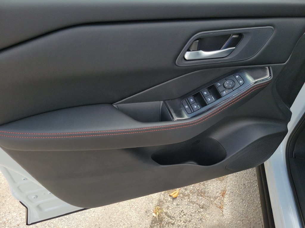 New 2026 Nissan Rogue SV AWD/4WD image 22