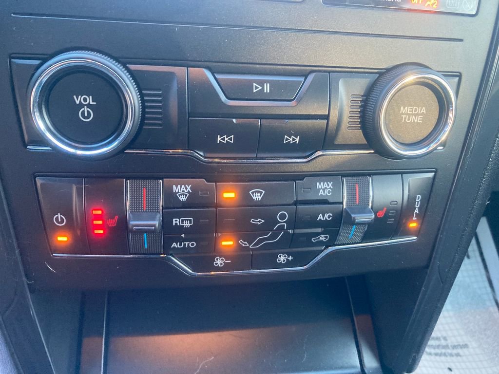 Used 2018 Ford Explorer XLT w/ Equipment Group 202A image 25