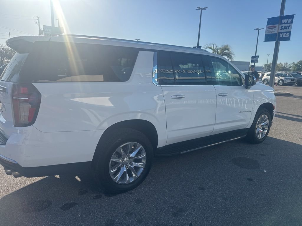 Used 2023 Chevrolet Suburban Premier image 3