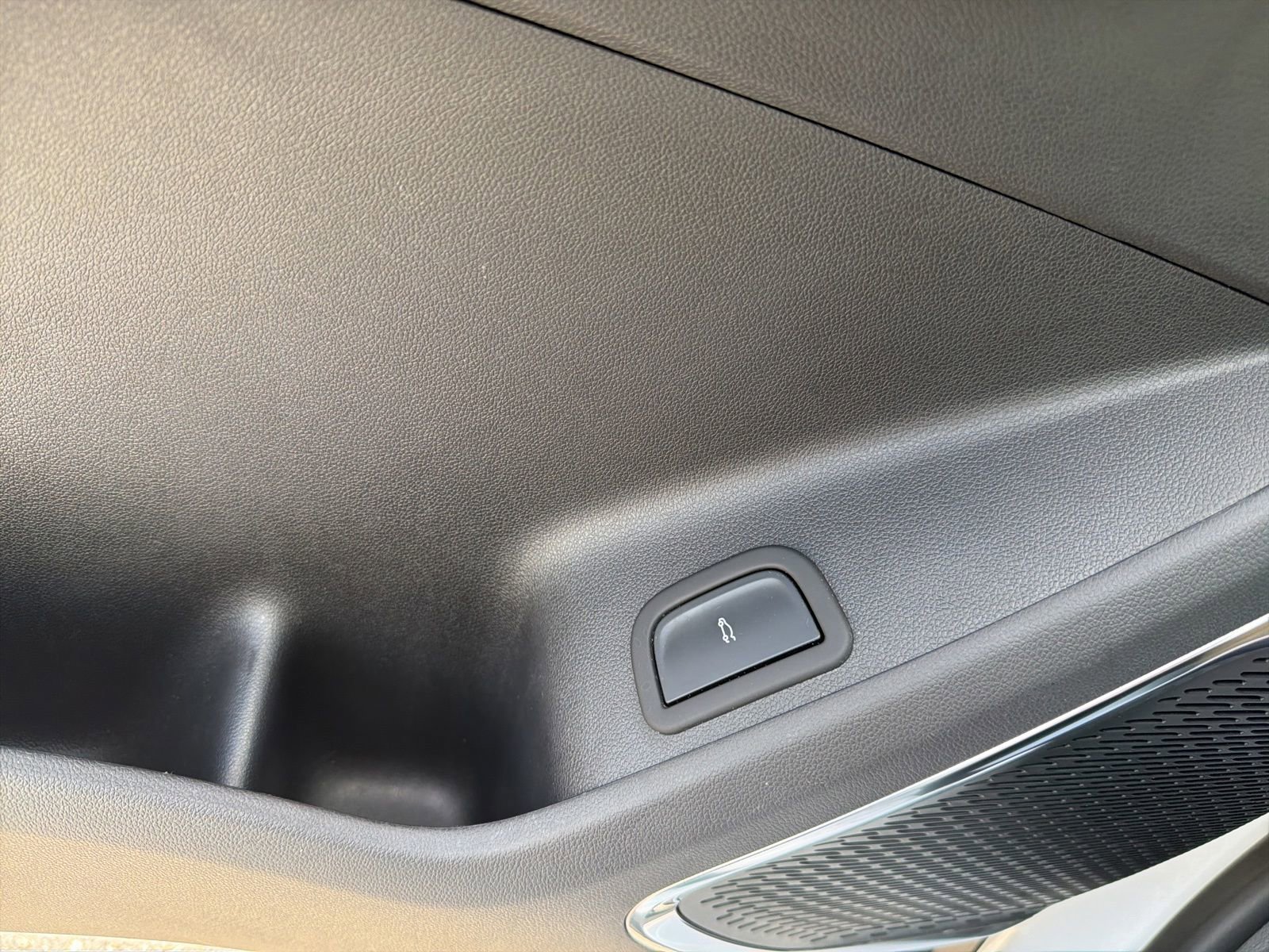 Used 2026 GMC Acadia Elevation w/ Elevation Premium Package FWD image 20