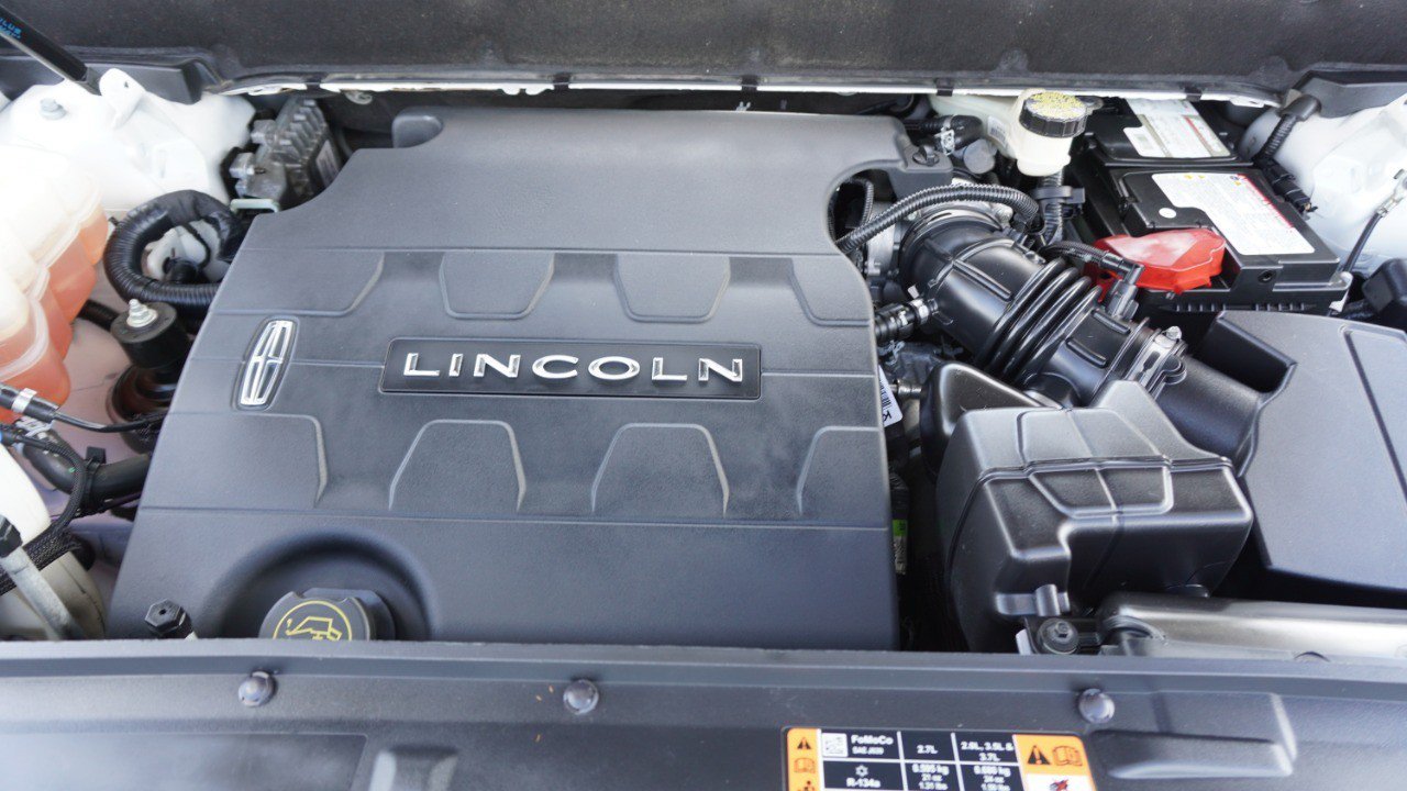 Used 2016 Lincoln MKX Premiere w/ Cargo Accessories Package FWD image 35