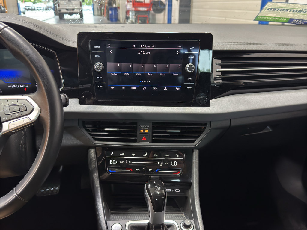 Used 2025 Volkswagen Jetta SE FWD image 25