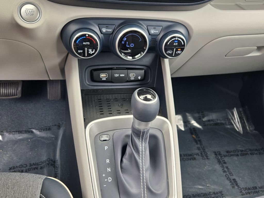 Certified 2024 Hyundai Venue Limited FWD image 17