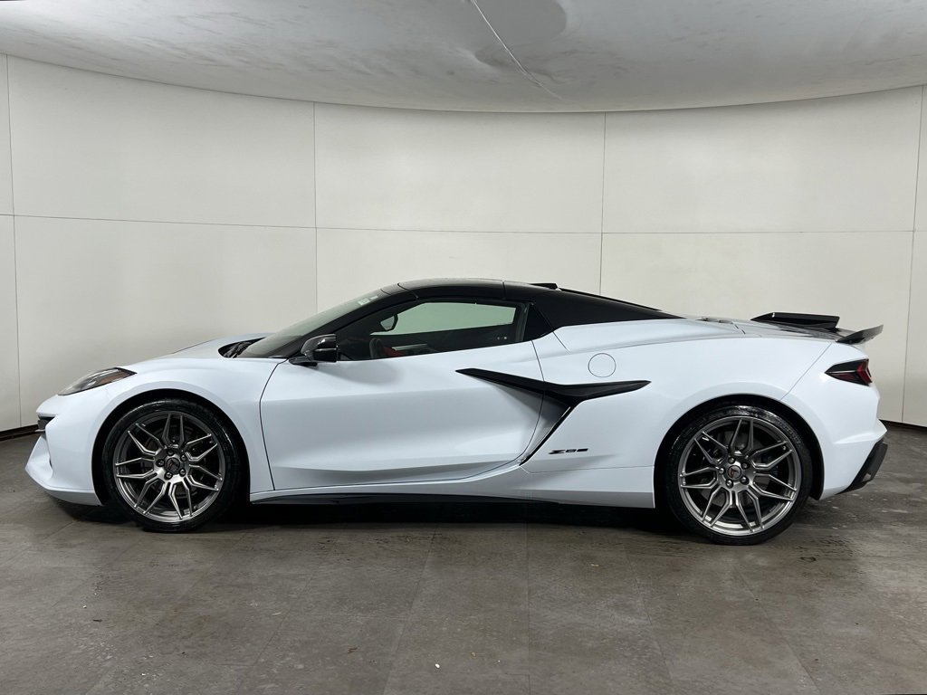 Used 2023 Chevrolet Corvette Z06 image 2