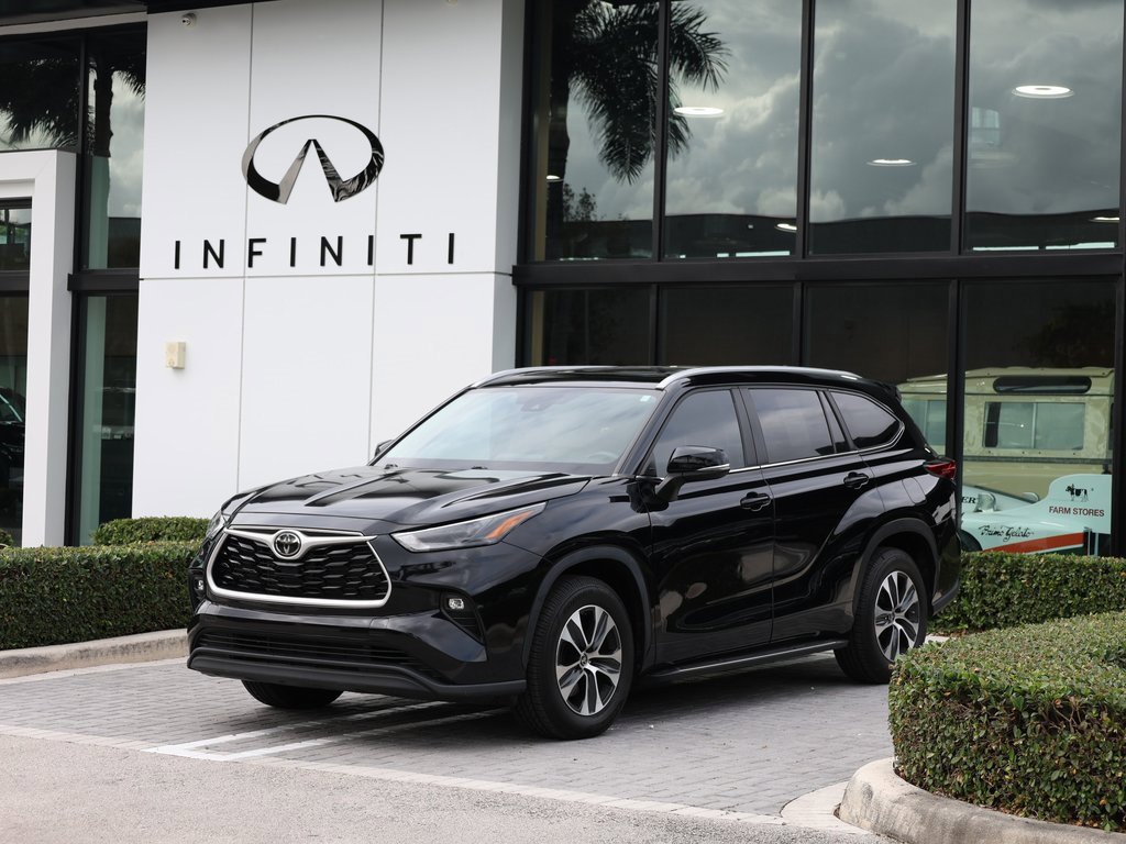 Used 2023 Toyota Highlander XLE image 1