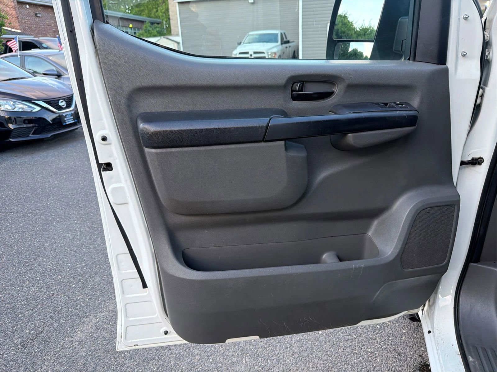 Used 2016 Nissan NV 2500 SV RWD image 23
