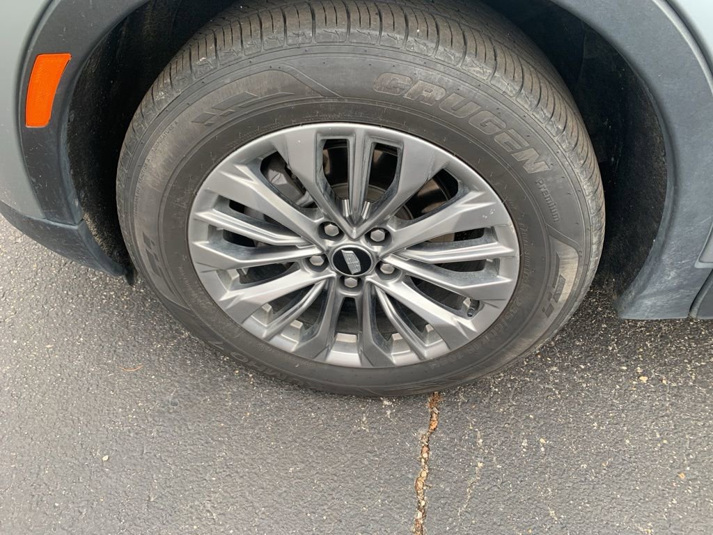 Used 2024 Cadillac XT4 Premium Luxury image 11