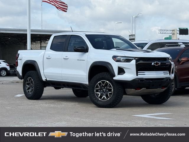Used 2024 Chevrolet Colorado ZR2 w/ ZR2 Convenience Package III AWD/4WD image 2