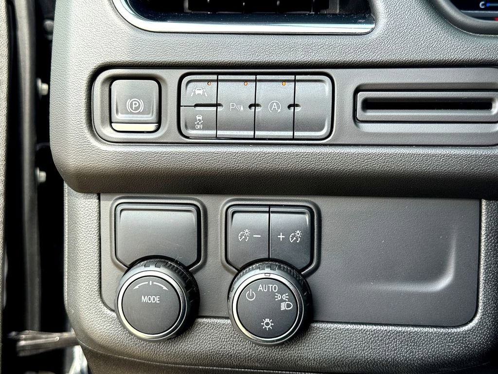 Used 2024 Chevrolet Suburban Premier image 17