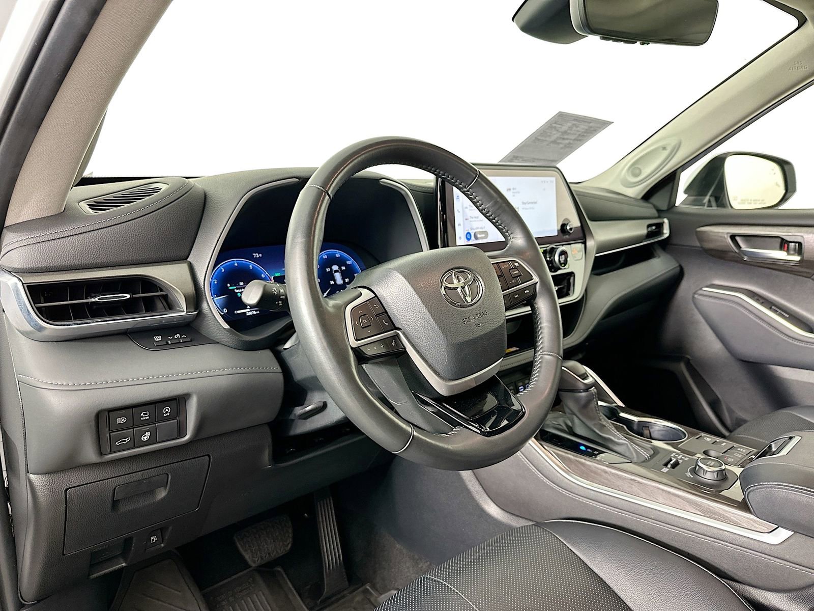 Used 2024 Toyota Highlander Limited image 9