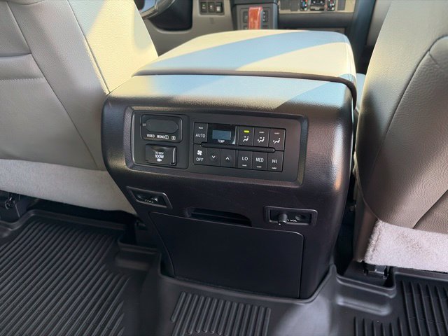 Used 2021 Toyota Sequoia Platinum AWD/4WD image 59