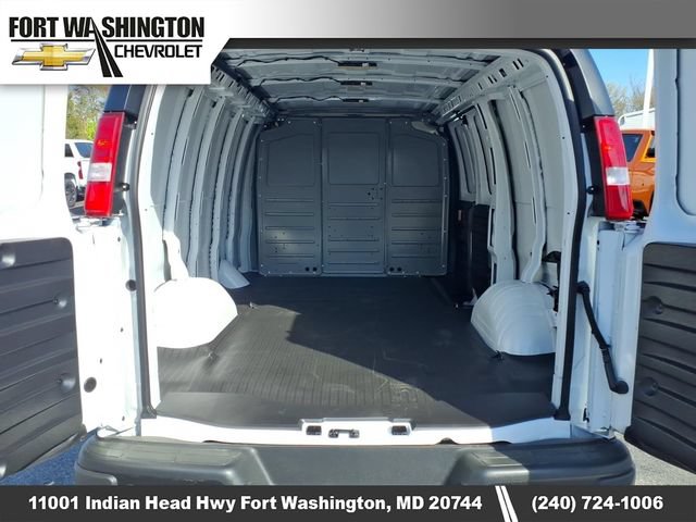 New 2025 Chevrolet Express 3500 w/ Driver Convenience Package RWD image 4