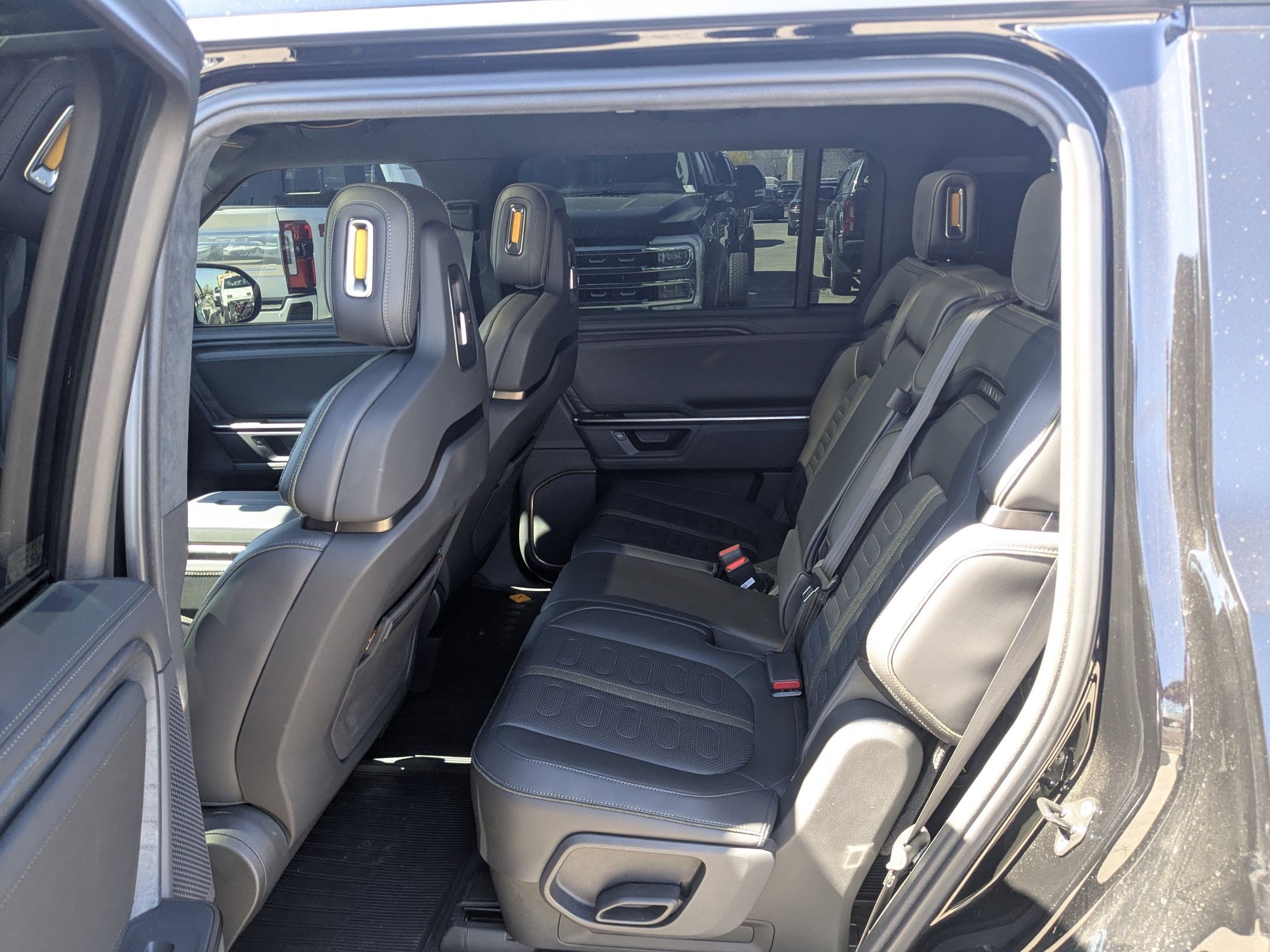 Used 2025 Rivian R1S Adventure AWD/4WD image 32