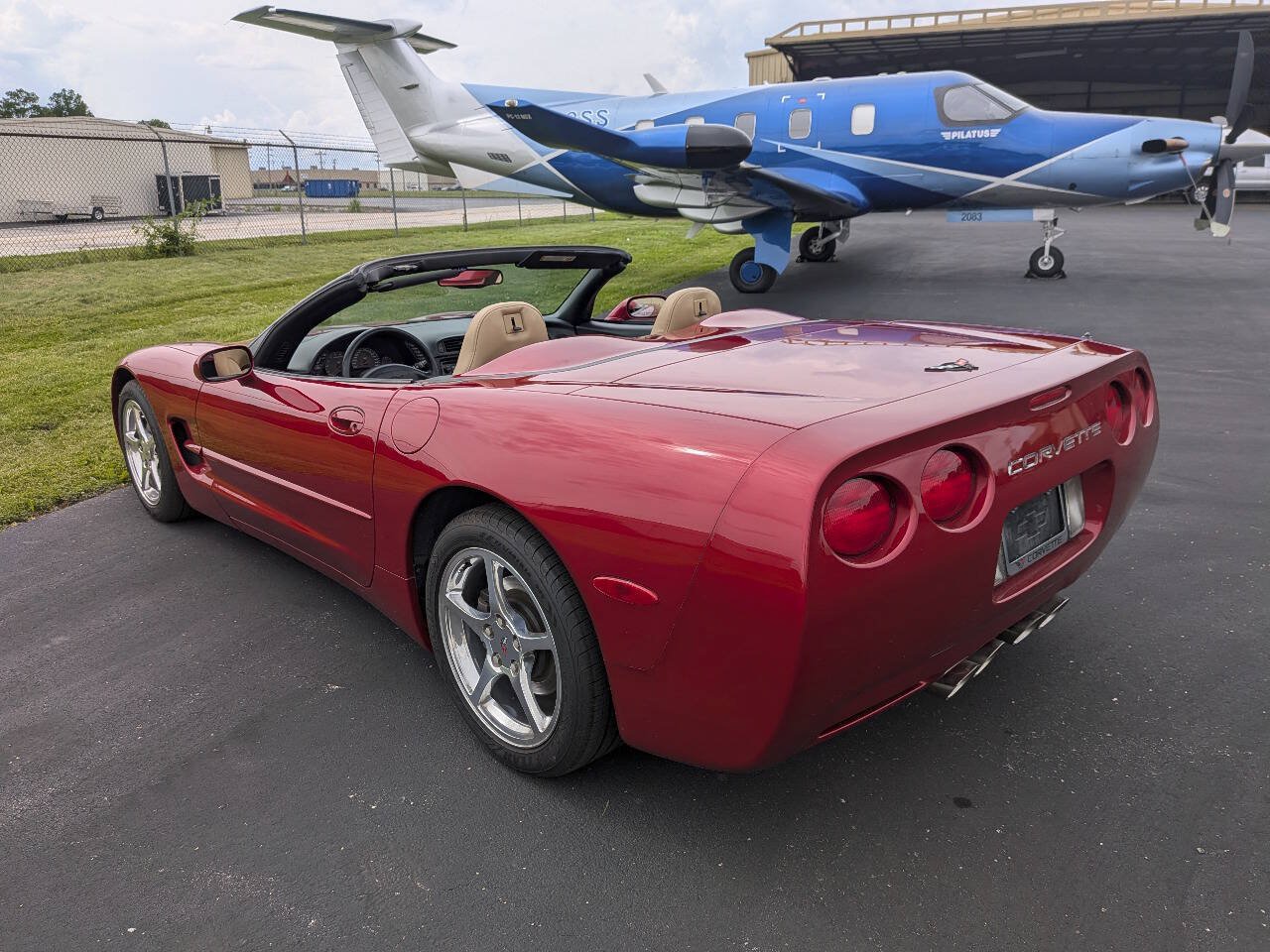 Used 2000 Chevrolet Corvette Convertible w/ Memory Pkg RWD image 2