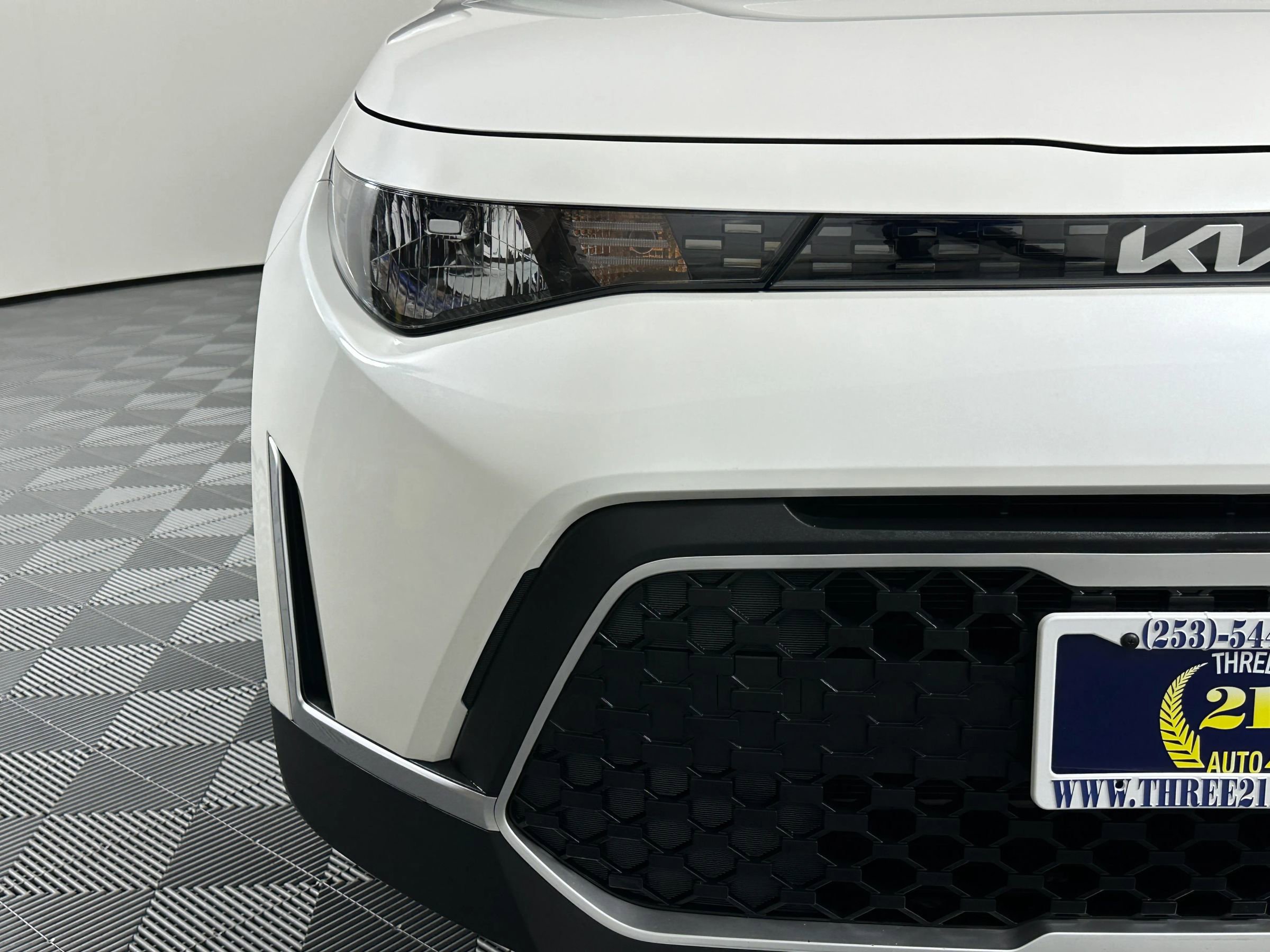 Used 2023 Kia Soul LX w/ LX Technology Package image 5