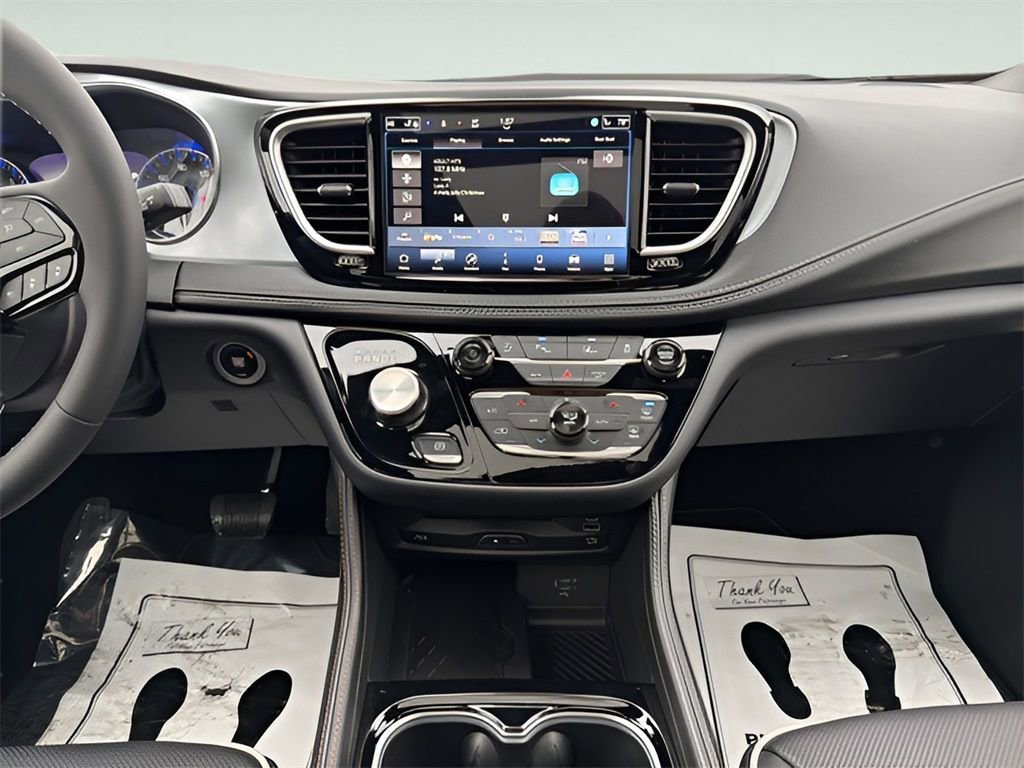New 2026 Chrysler Pacifica Limited w/ Uconnect Theater Family Group image 18