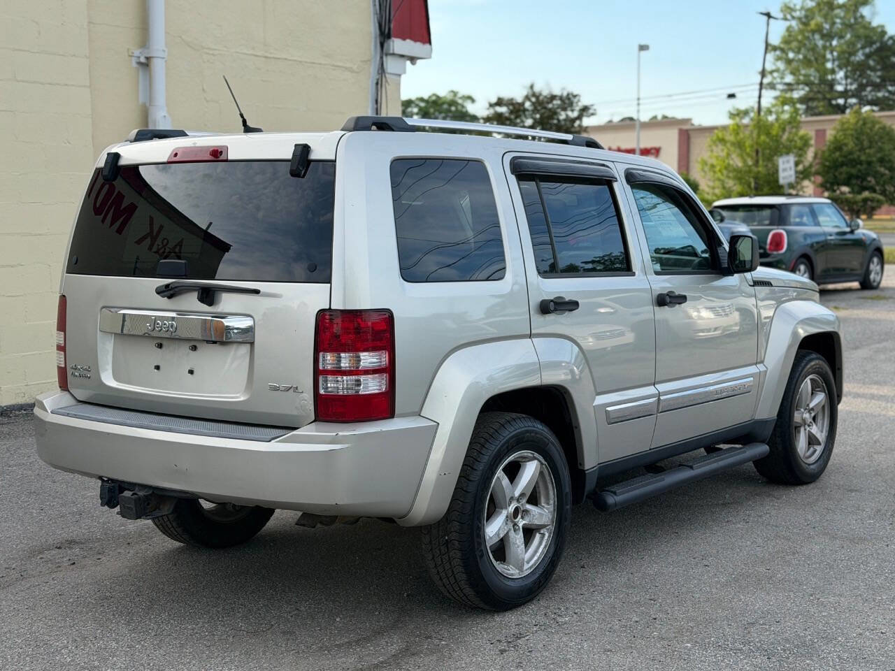 Used 2008 Jeep Liberty Limited w/ Premium Group AWD/4WD image 8