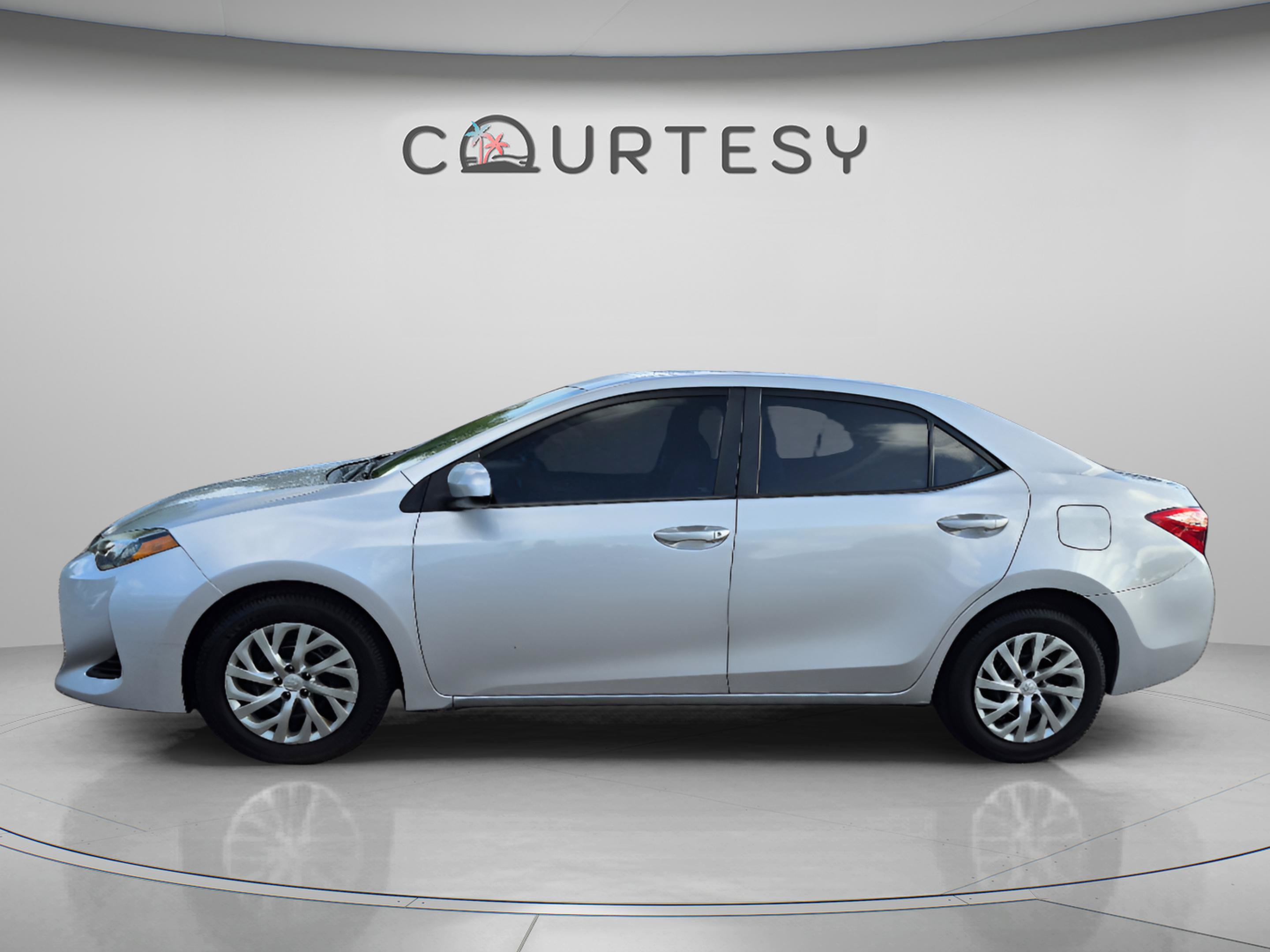 Used 2019 Toyota Corolla LE FWD image 2