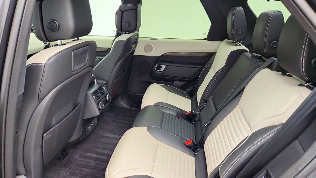 Used 2024 Land Rover Discovery Metropolitan Edition image 19
