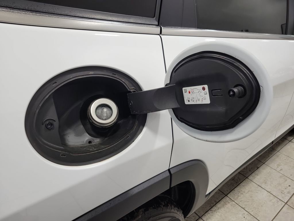 Used 2019 Jeep Cherokee Limited image 14