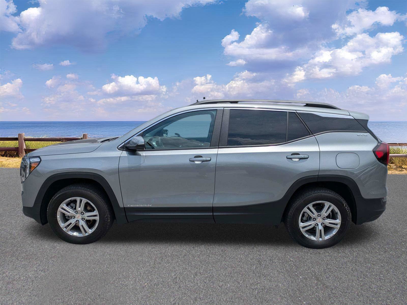 Used 2024 GMC Terrain SLE w/ Driver Convenience Package AWD/4WD image 5