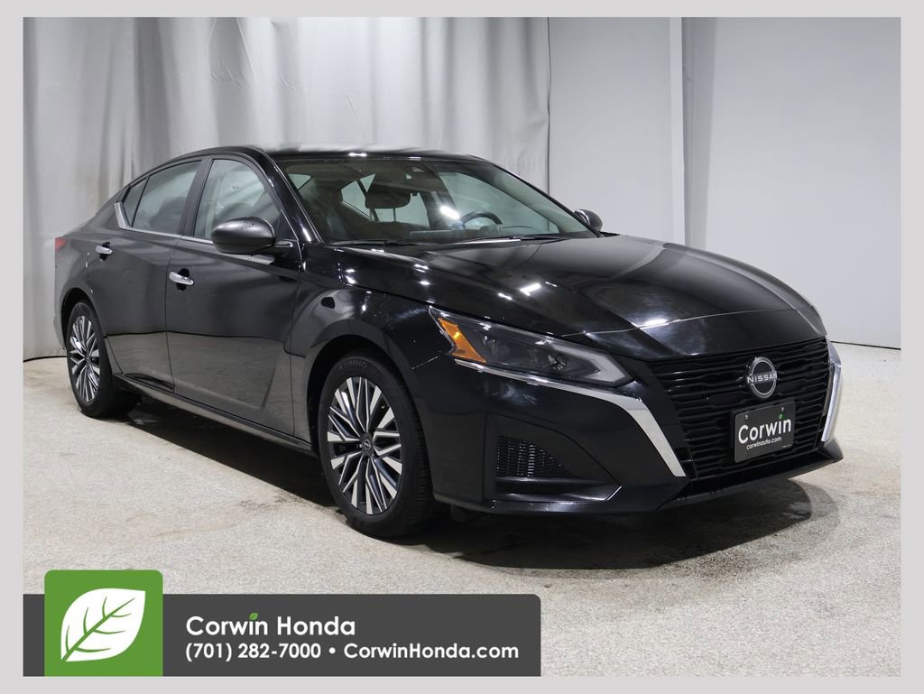 Used 2024 Nissan Altima 2.5 SV image 1