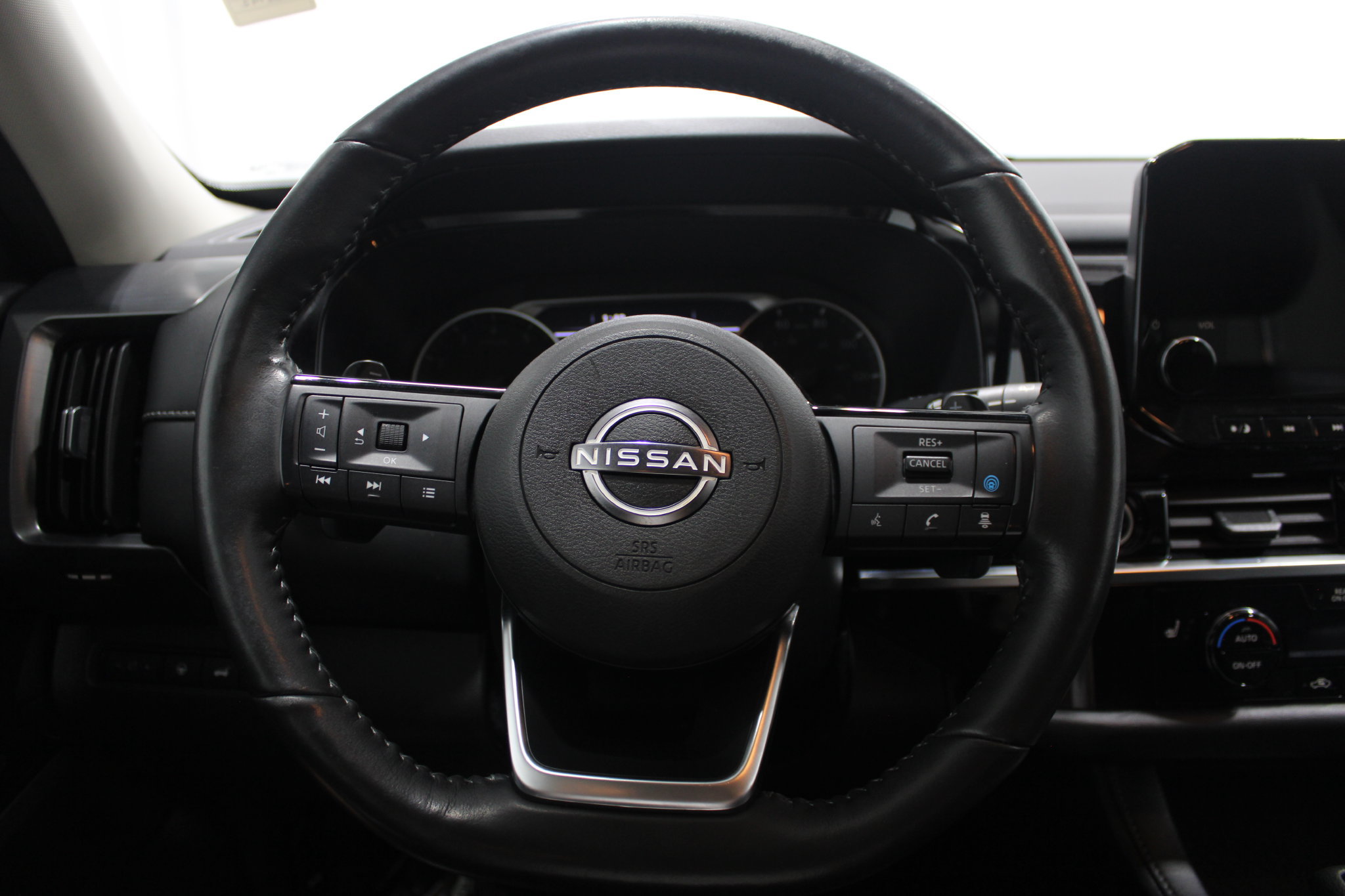 Used 2024 Nissan Pathfinder SL w/ Cargo Package AWD/4WD image 28