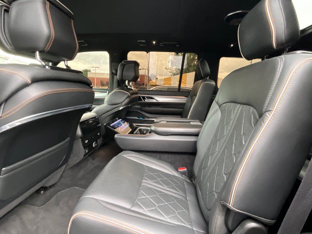 Used 2023 Jeep Grand Wagoneer Series III AWD/4WD image 35