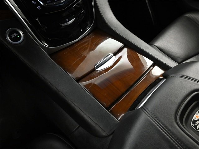 Used 2018 Cadillac Escalade Luxury image 32