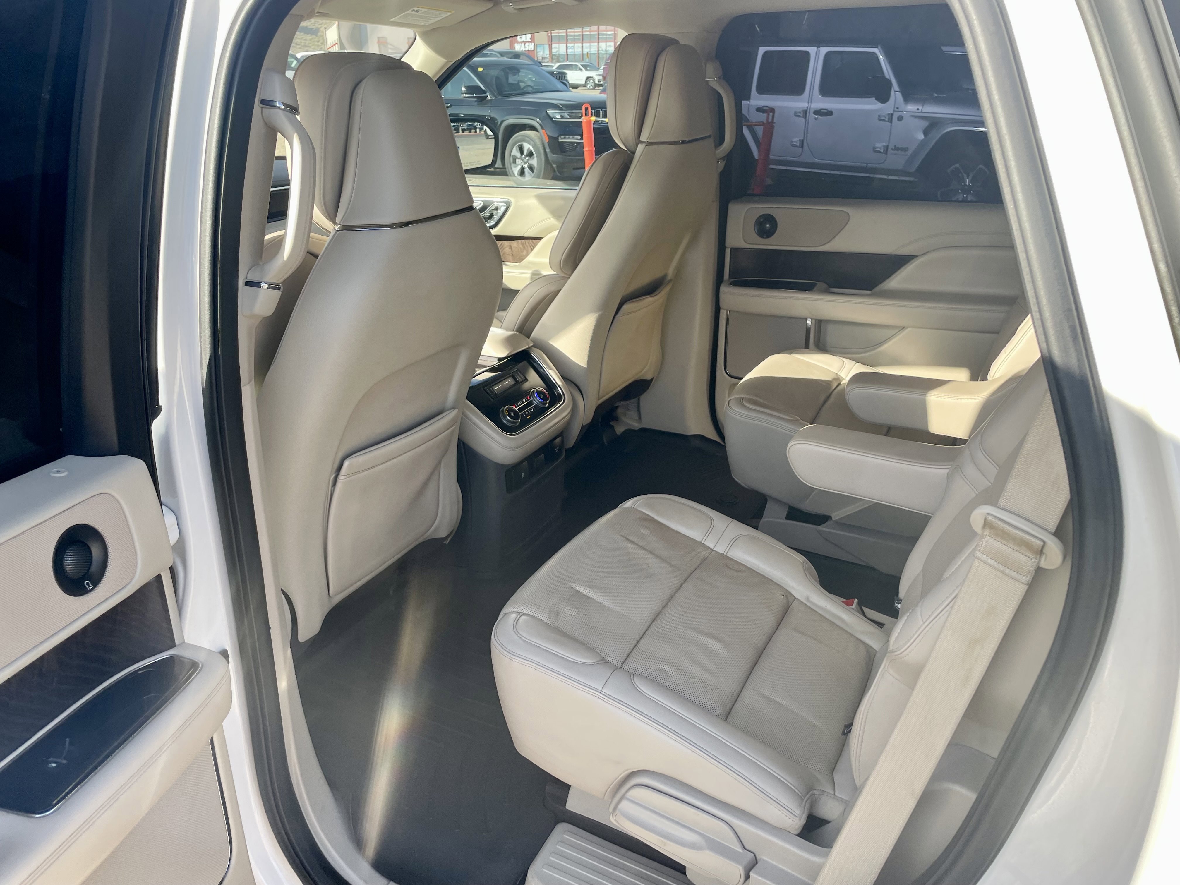 Used 2019 Lincoln Navigator Select w/ Technology Package RWD image 11