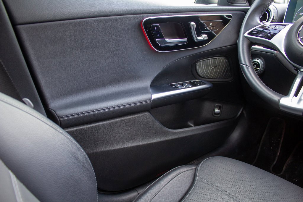 Used 2025 Mercedes-Benz C 300 4MATIC Sedan image 19